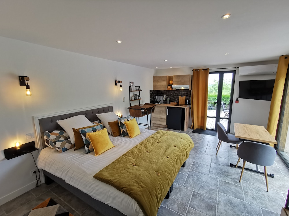 Deluxe, Studio, Apartment, Annex