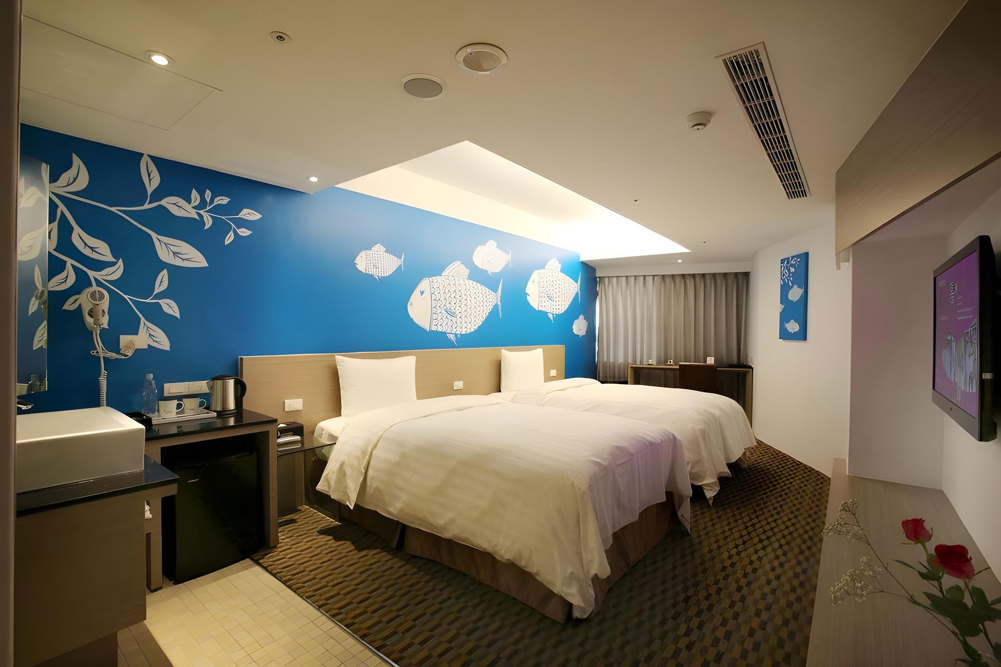Design, 2 Double Beds, City View