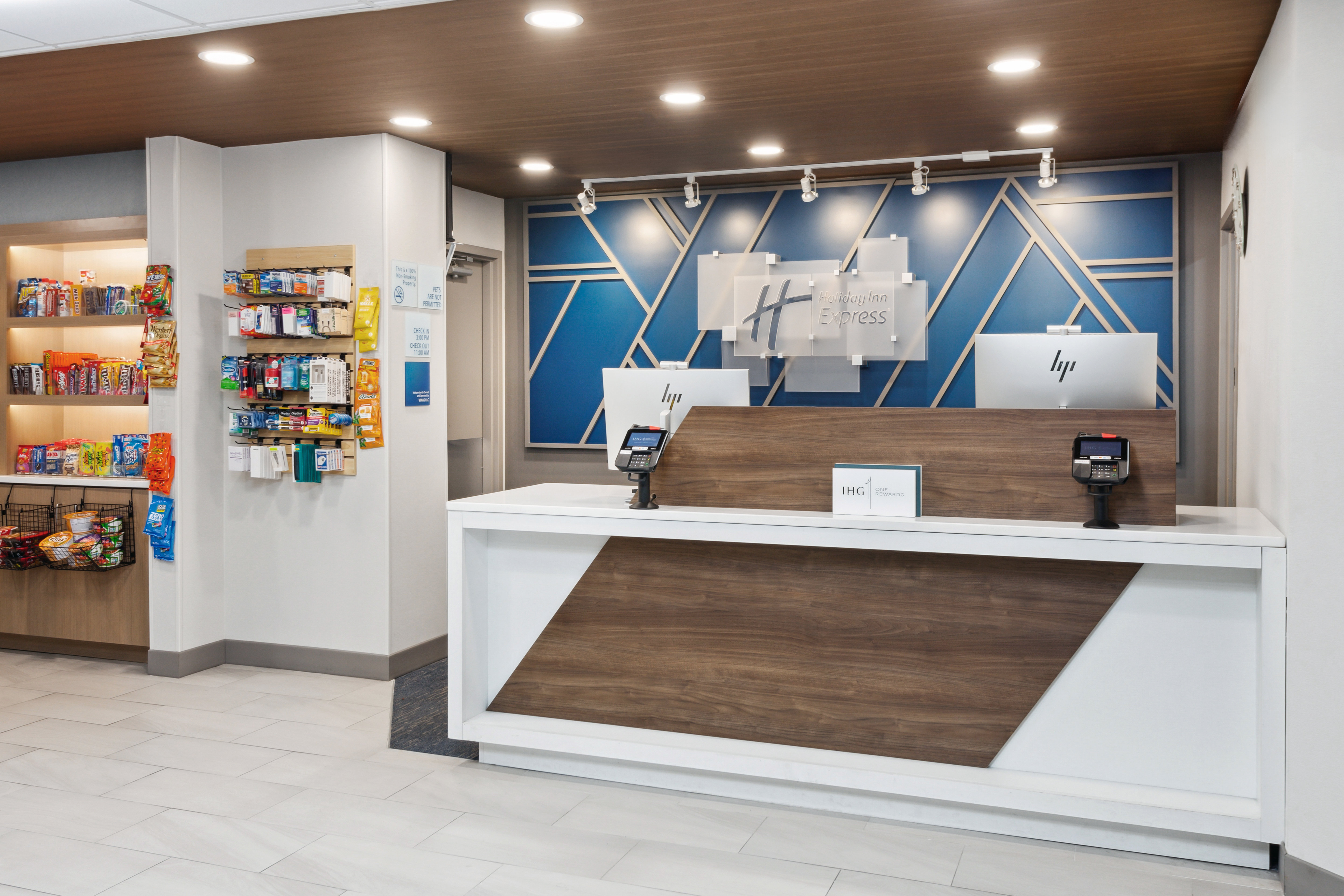 Holiday Inn Express Cleveland Airport Brookpark 8/50