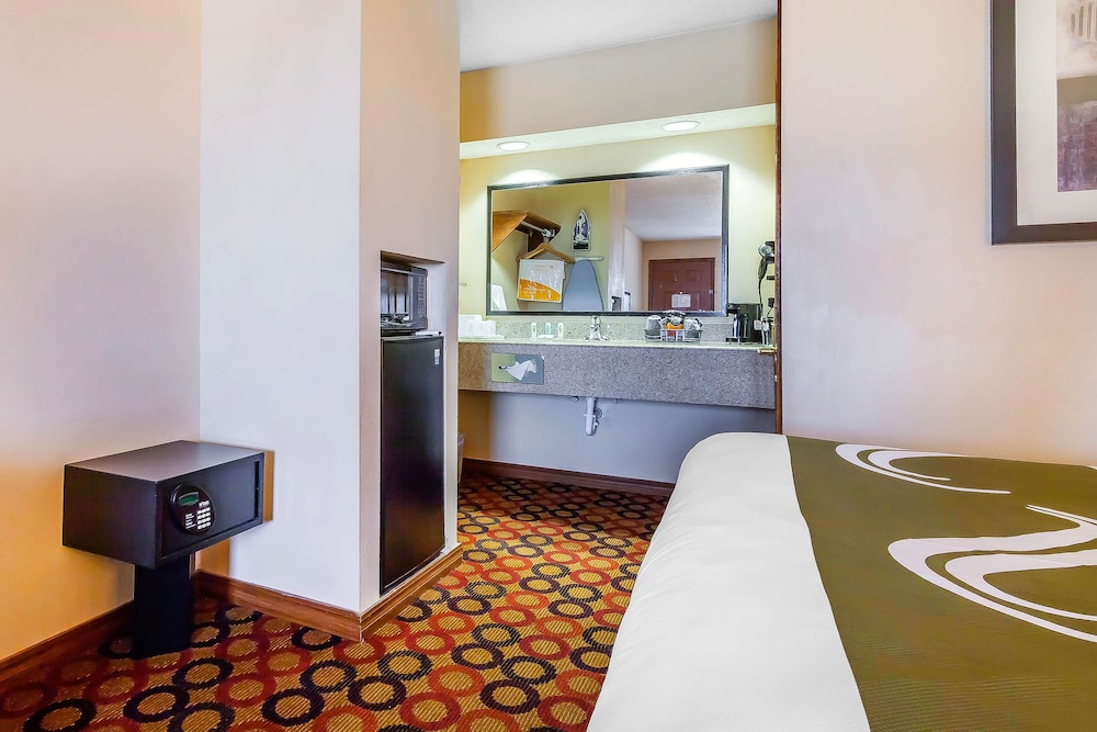 Quality Inn & Suites Owasso US-169 19/45