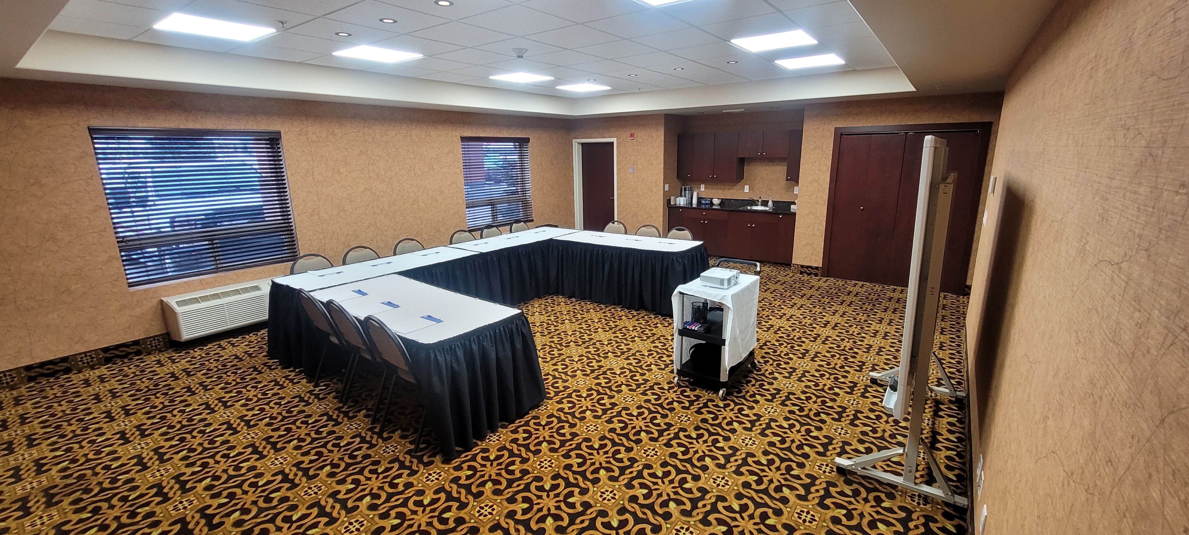 Holiday Inn Express Hotel Suites Whitecourt Southeast 40/78