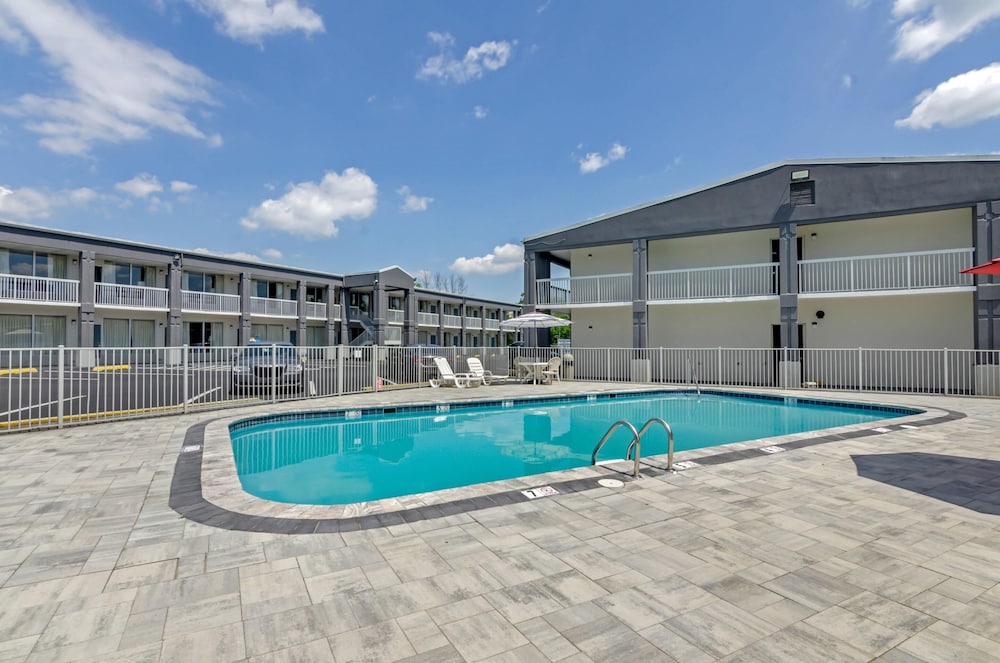 Suburban Studios Verona - Staunton North 54/60