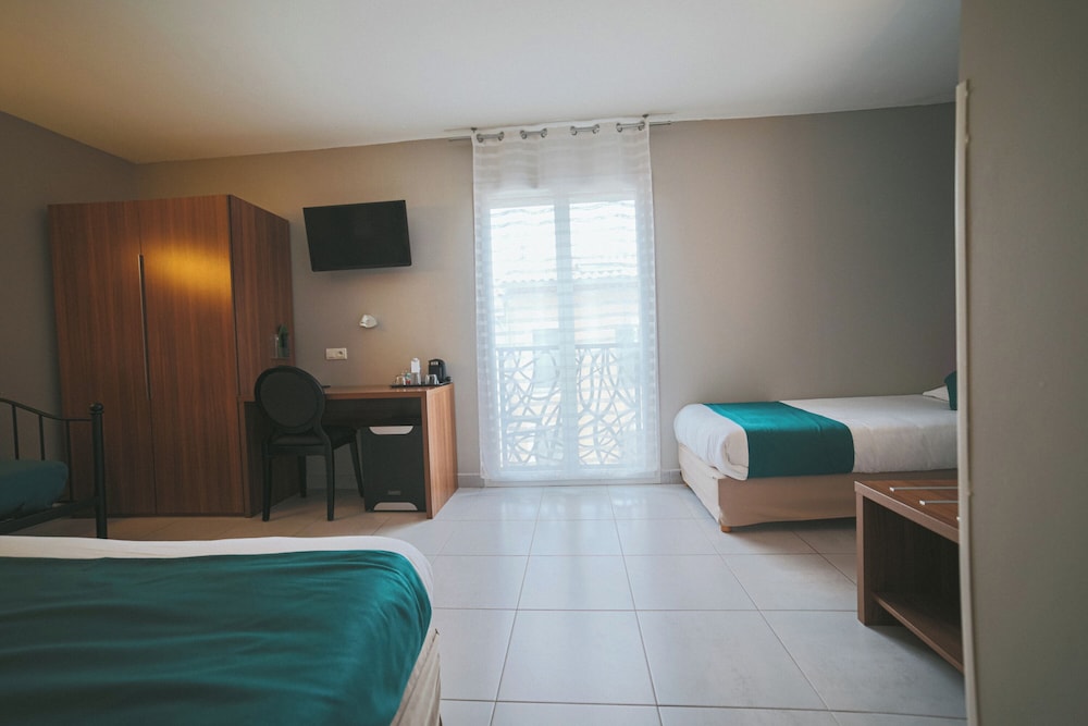 Hotel Holidays and Work 15/44