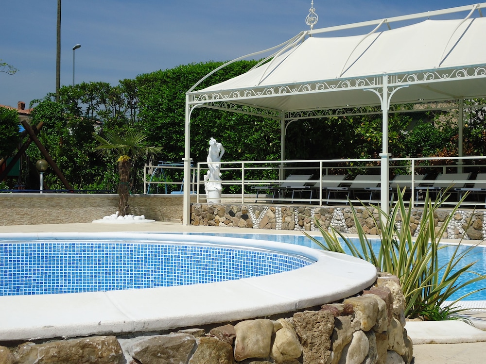 Villa Garuti 46/74