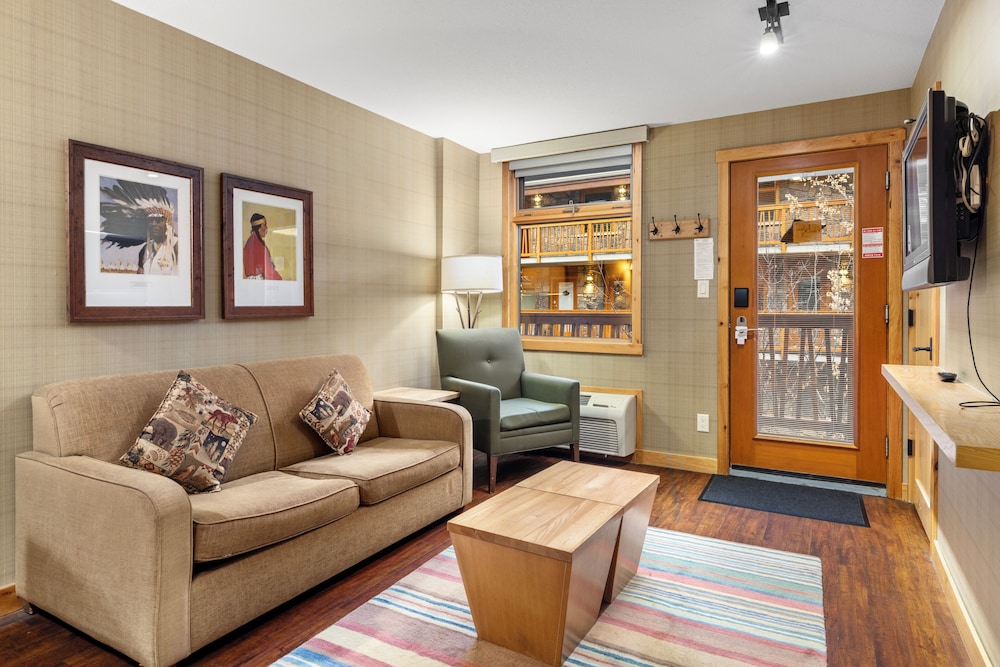 Fox Hotel & Suites 42/63