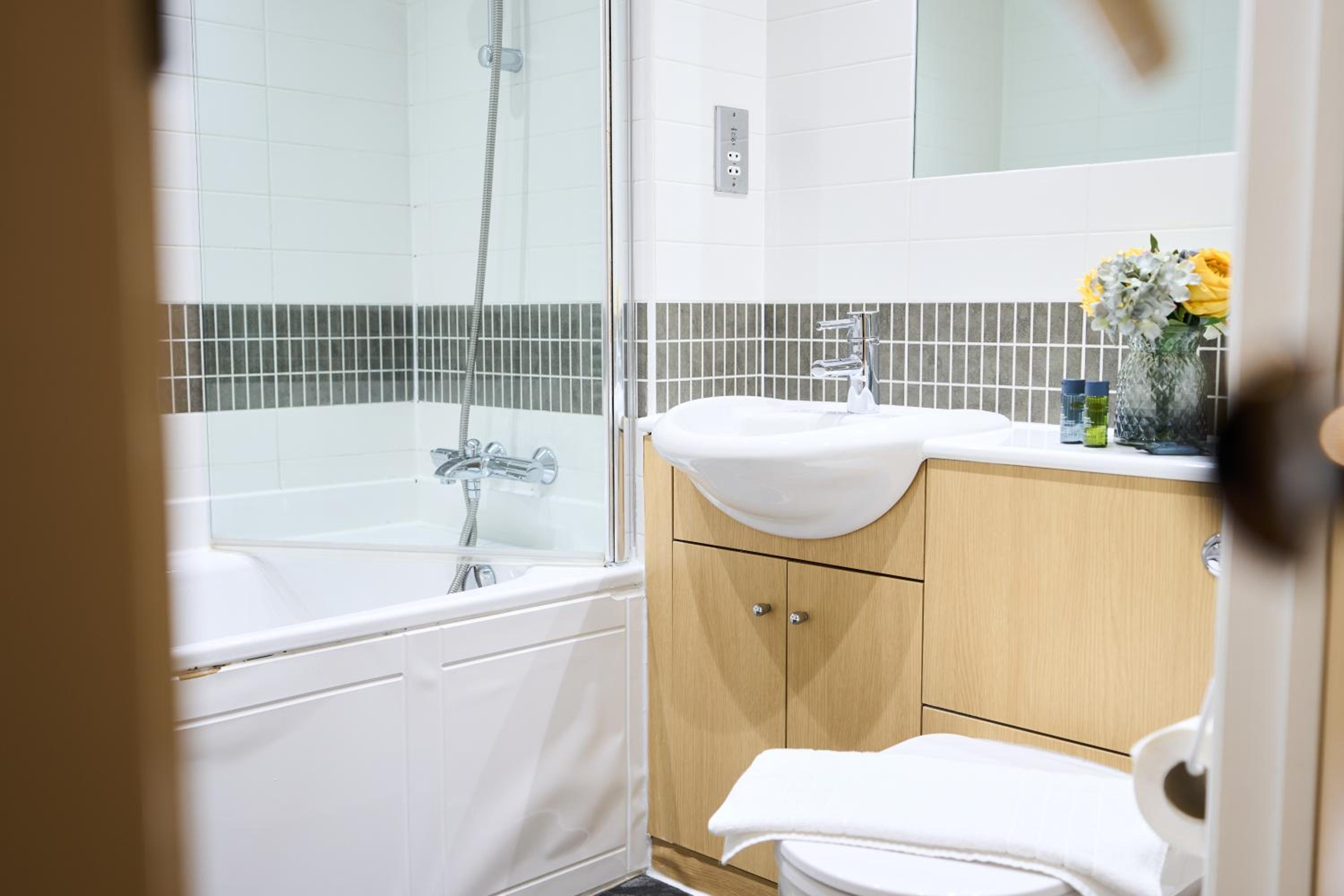 VIZION SERVICED APARTMENTS 50/50