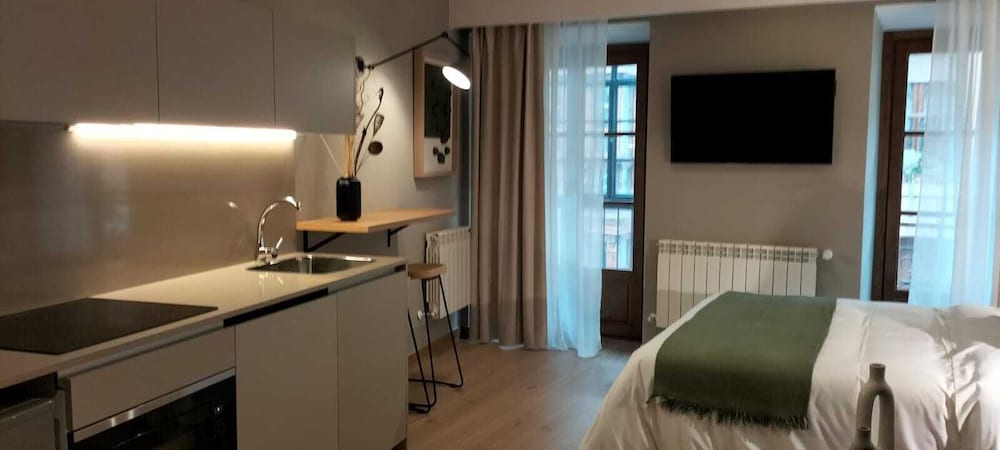 Zalle Oviedo Suites 10/15