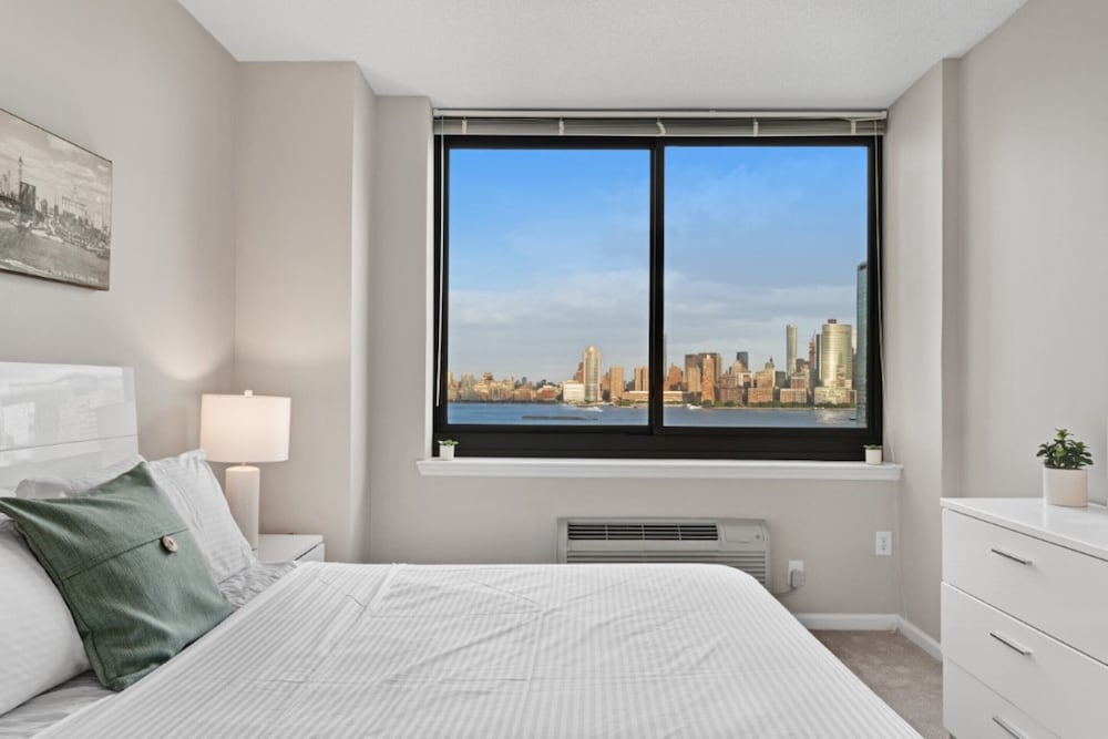 Global Luxury Suites Downtown Jersey City 19/71