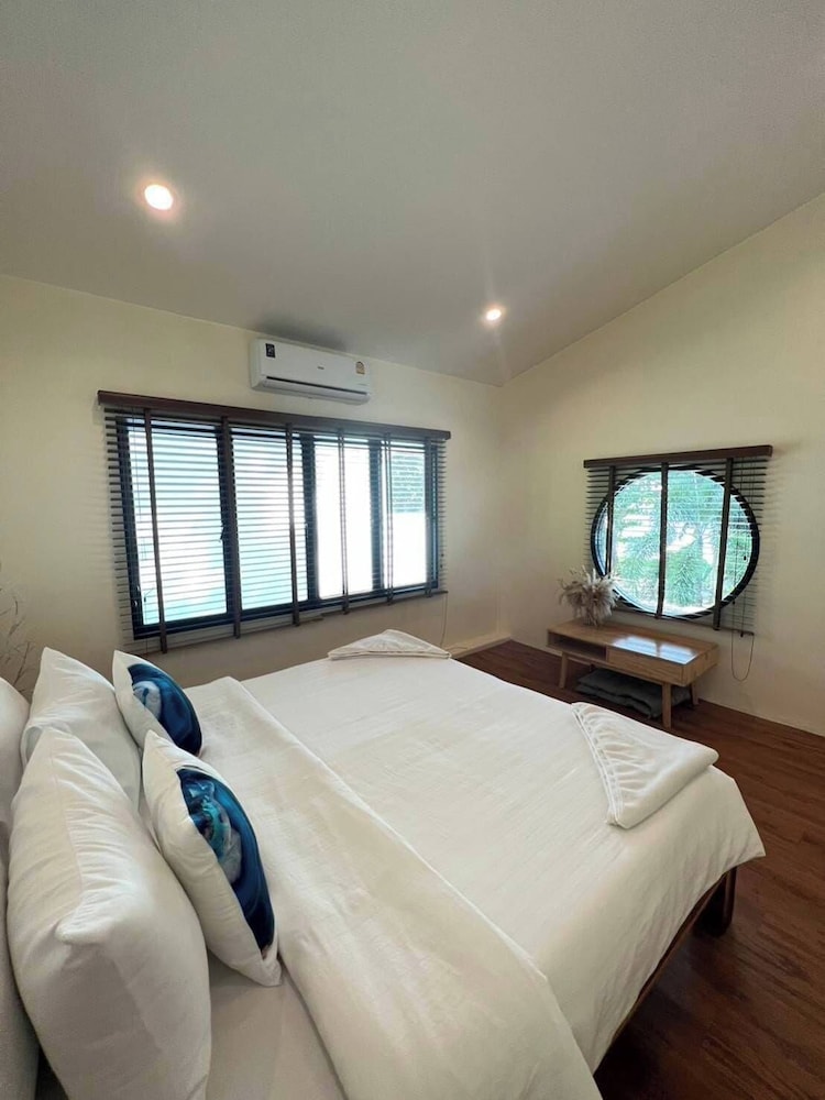 1 BEDROOM, DUPLEX, BEACH SIDE, TERRACE