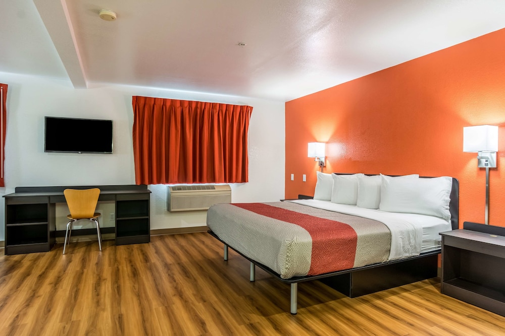 غرفة قياسية بسرير كينج للمدخنين، Motel6 Barkeyville, PA 4/10