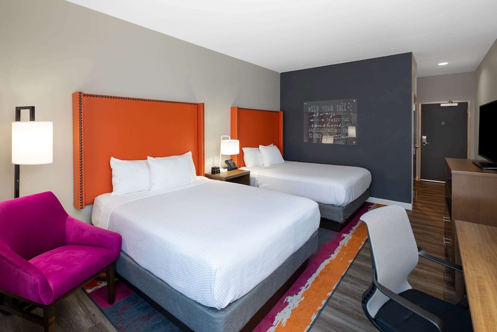 La Quinta Inn & Suites by Wyndham Greensboro Arpt High Point 19/52