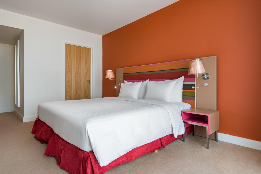 Superior, Twin Beds, City View, Majestic Hotel Bristol 8/10