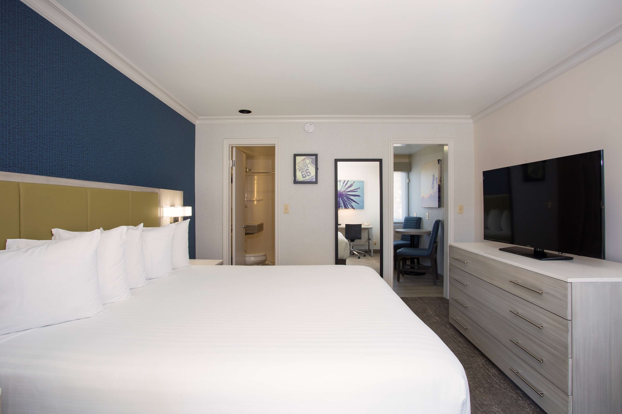 Standard, King Bed, Kitchenette, Courtyard Area