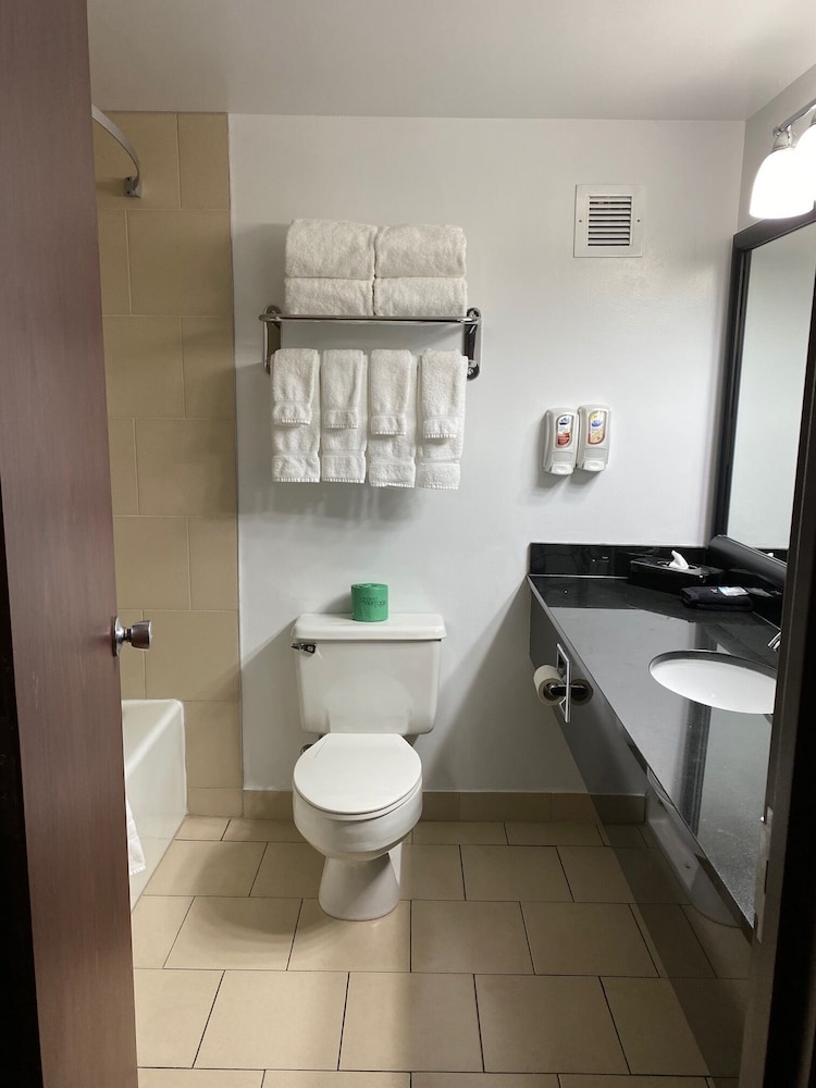 DoubleTree by Hilton Quincy 73/77