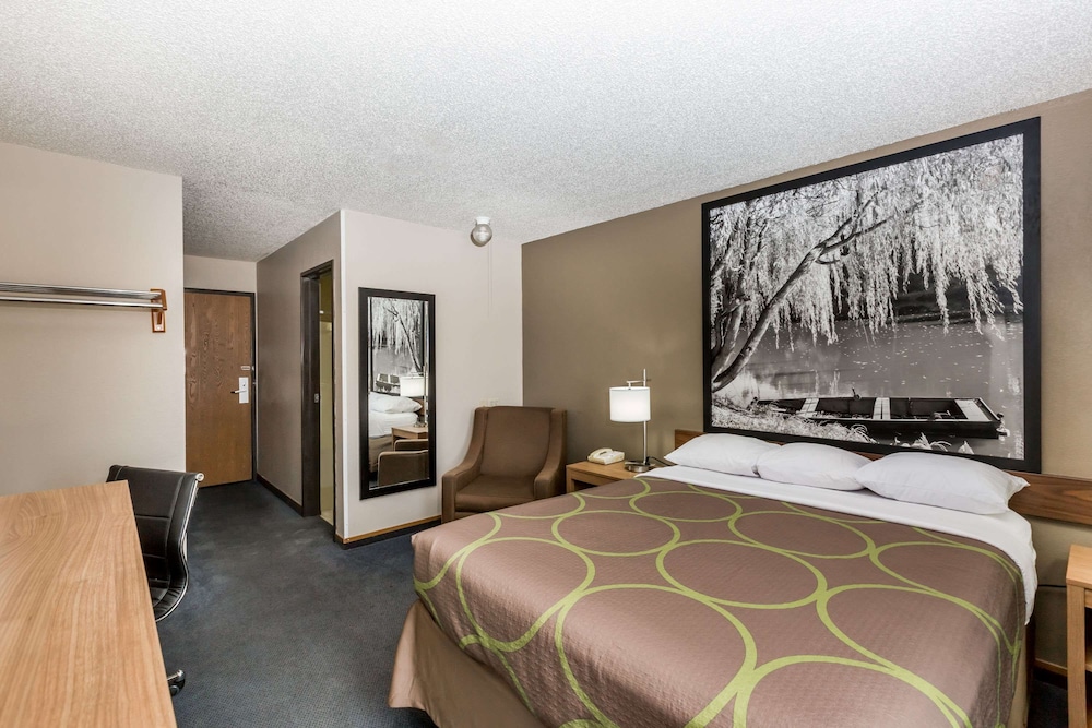 Super 8 by Wyndham Hays KS 15/30