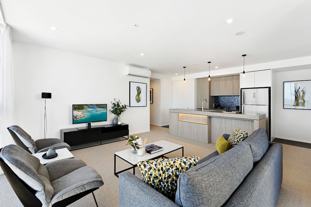 Qube Broadbeach 33/50