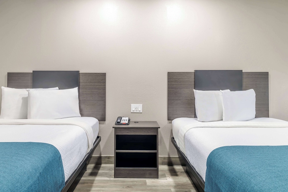 Studio6 Suites Brenham, TX 17/47