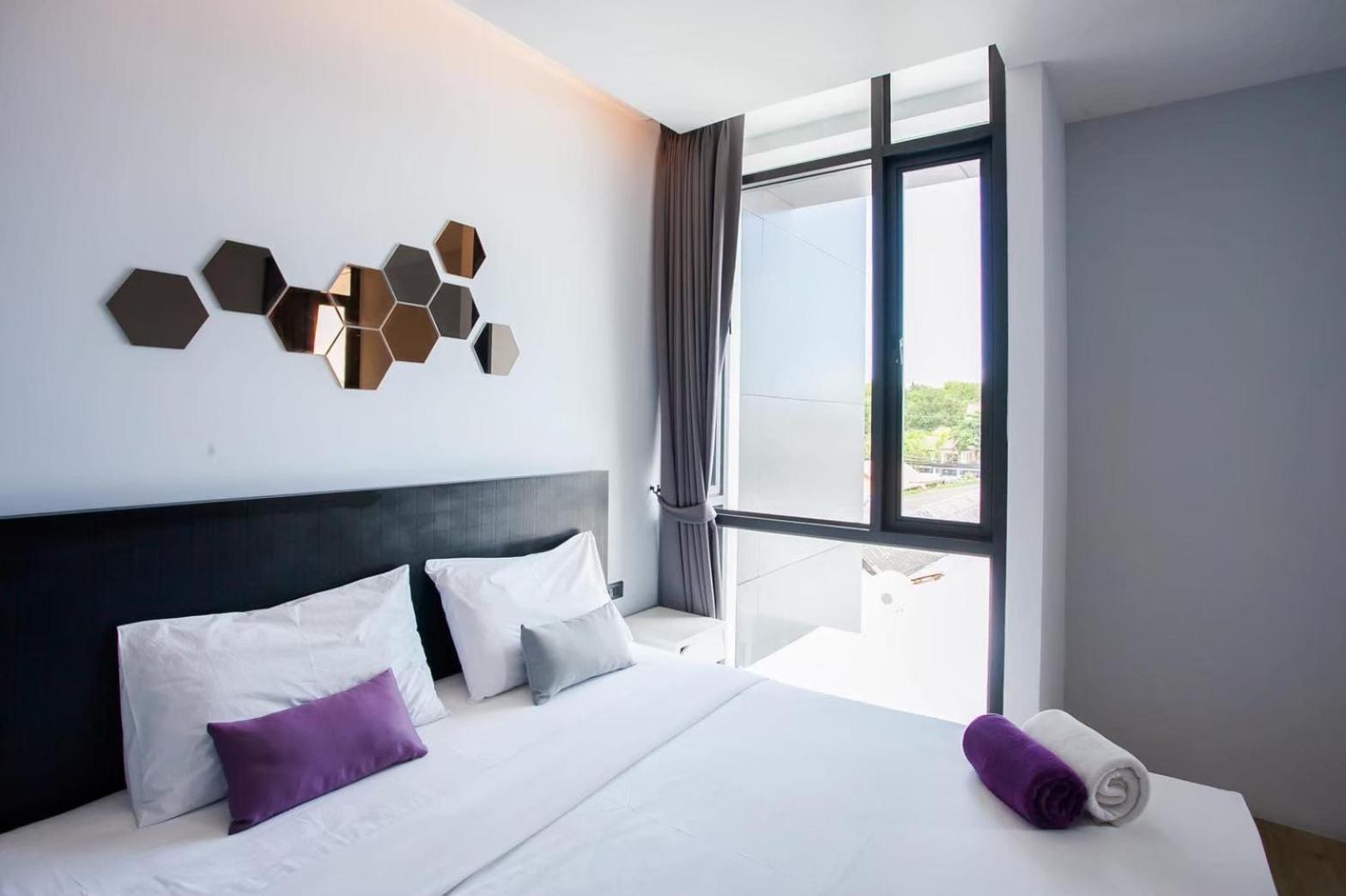 SUPERIOR, DOUBLE BED, CITY VIEW