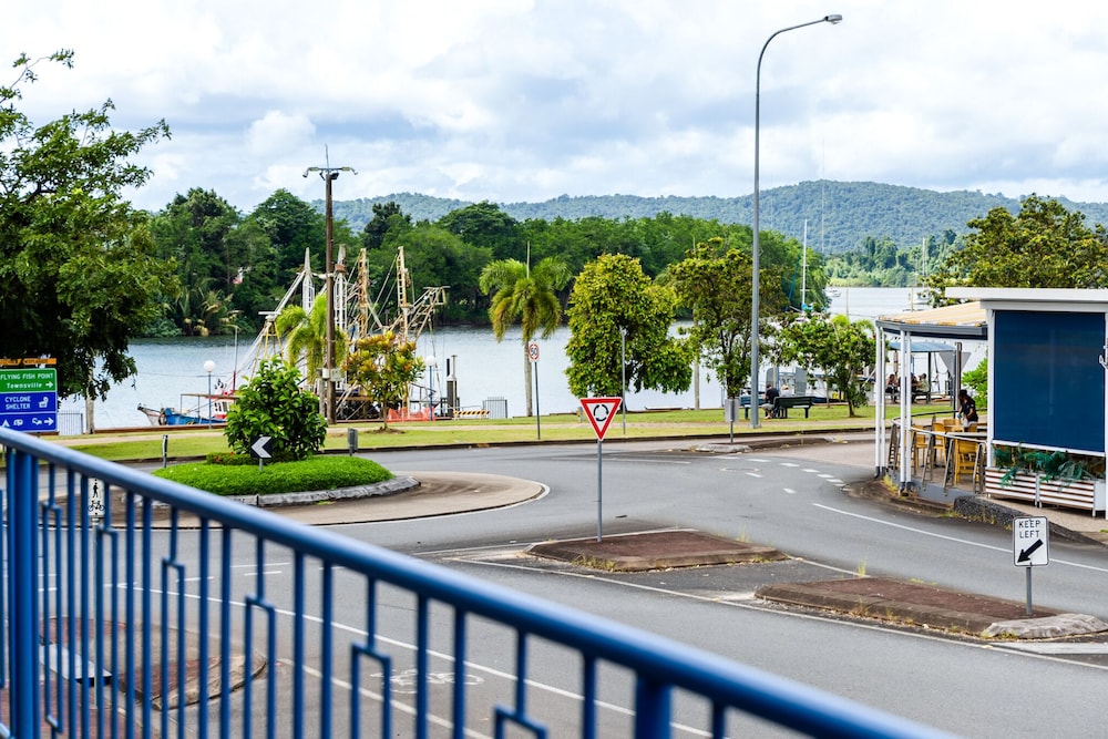 Innisfail Riverfront Motel 19/27
