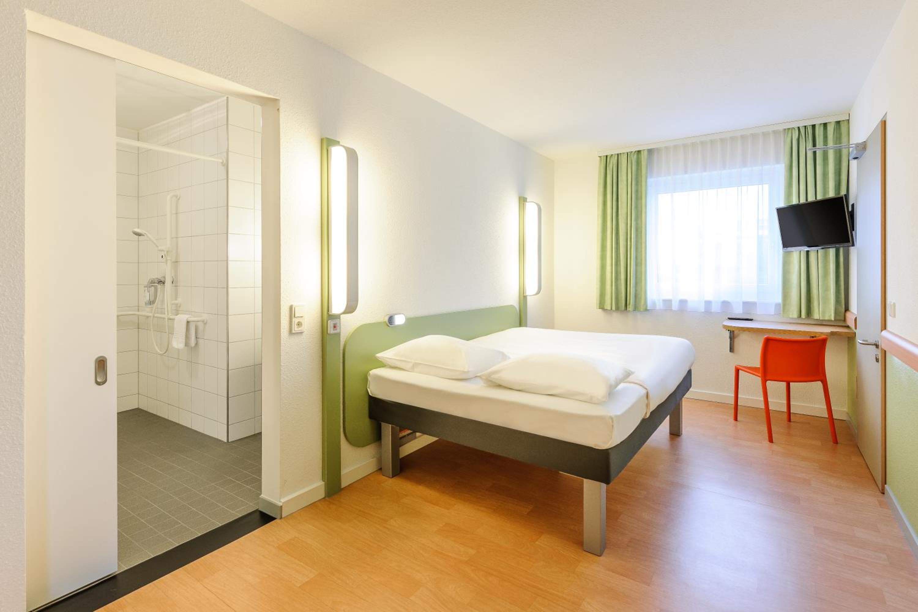 Room, Double Bed, Accessible