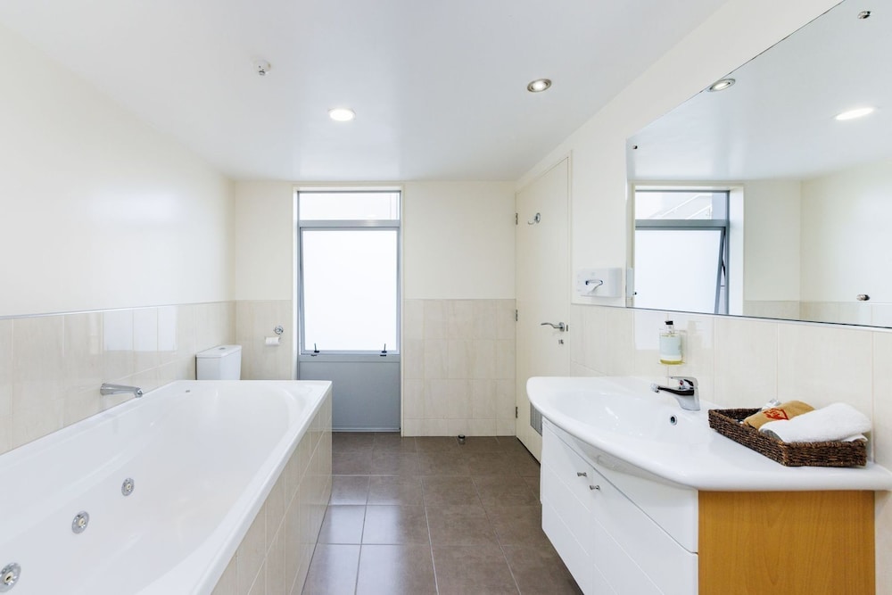 Fitzherbert Regency Motor Lodge 25/46