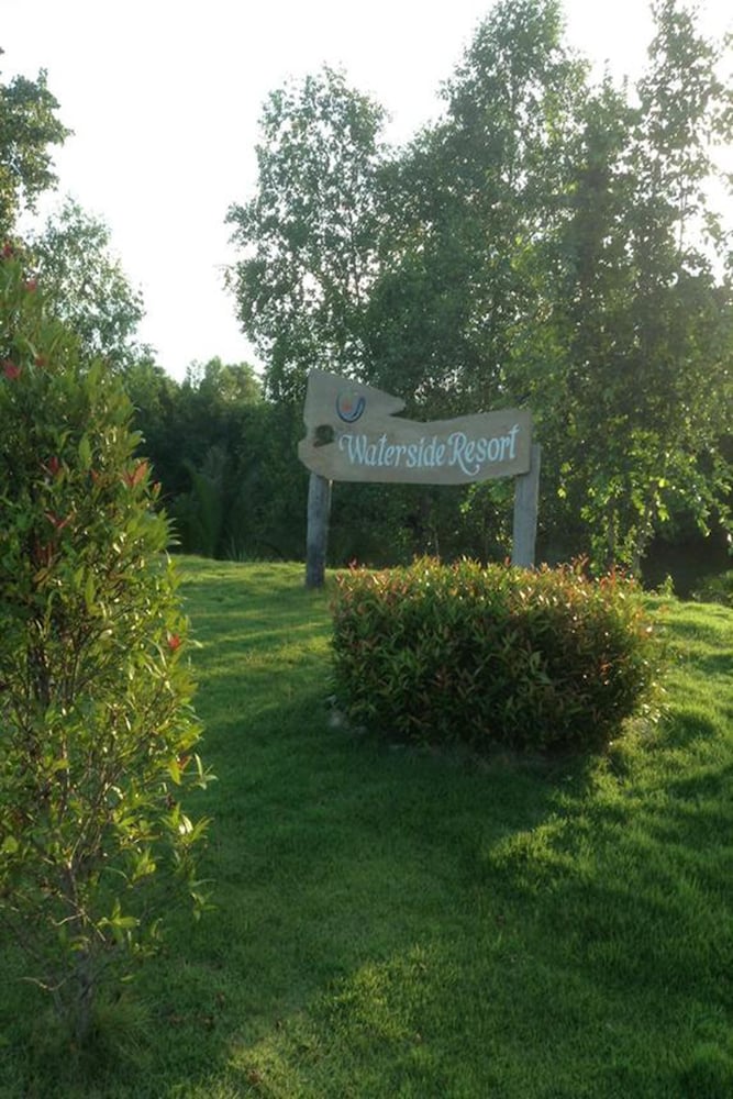 Waterside Resort 59/70
