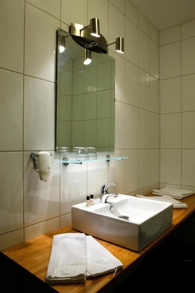 Adels Hotel 25/29