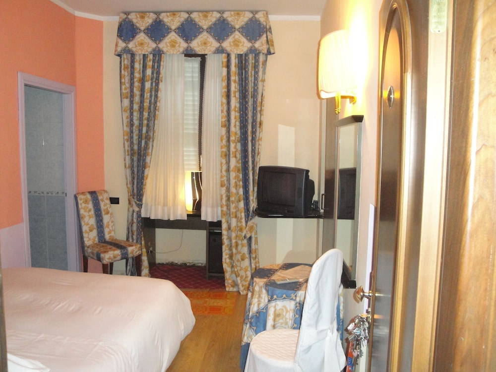 HOTEL DUE MONDI 8/29