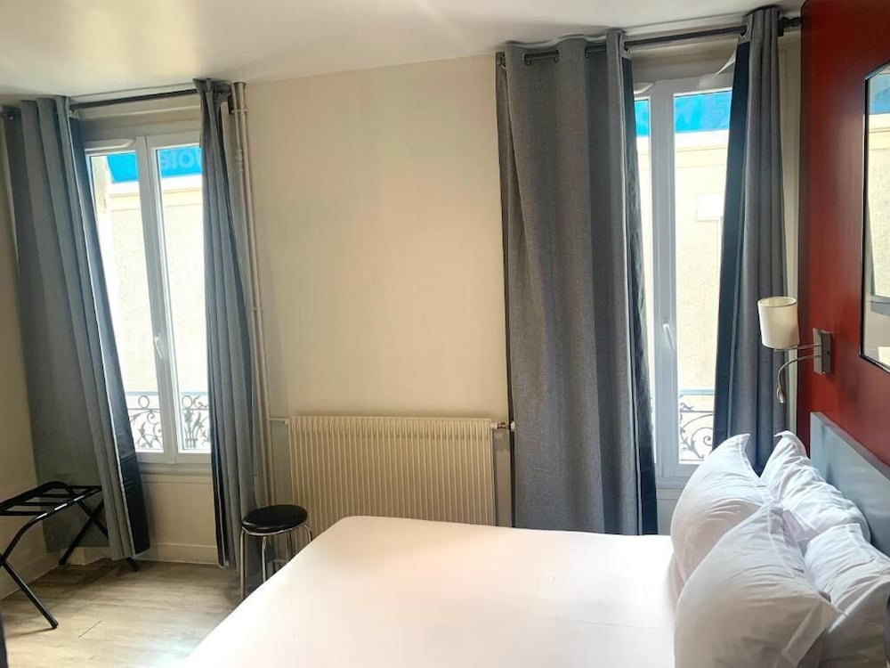 ROOM, DOUBLE BED