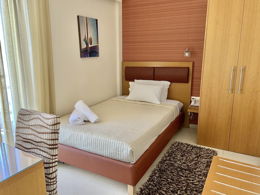 Hotel Flisvos 10/25