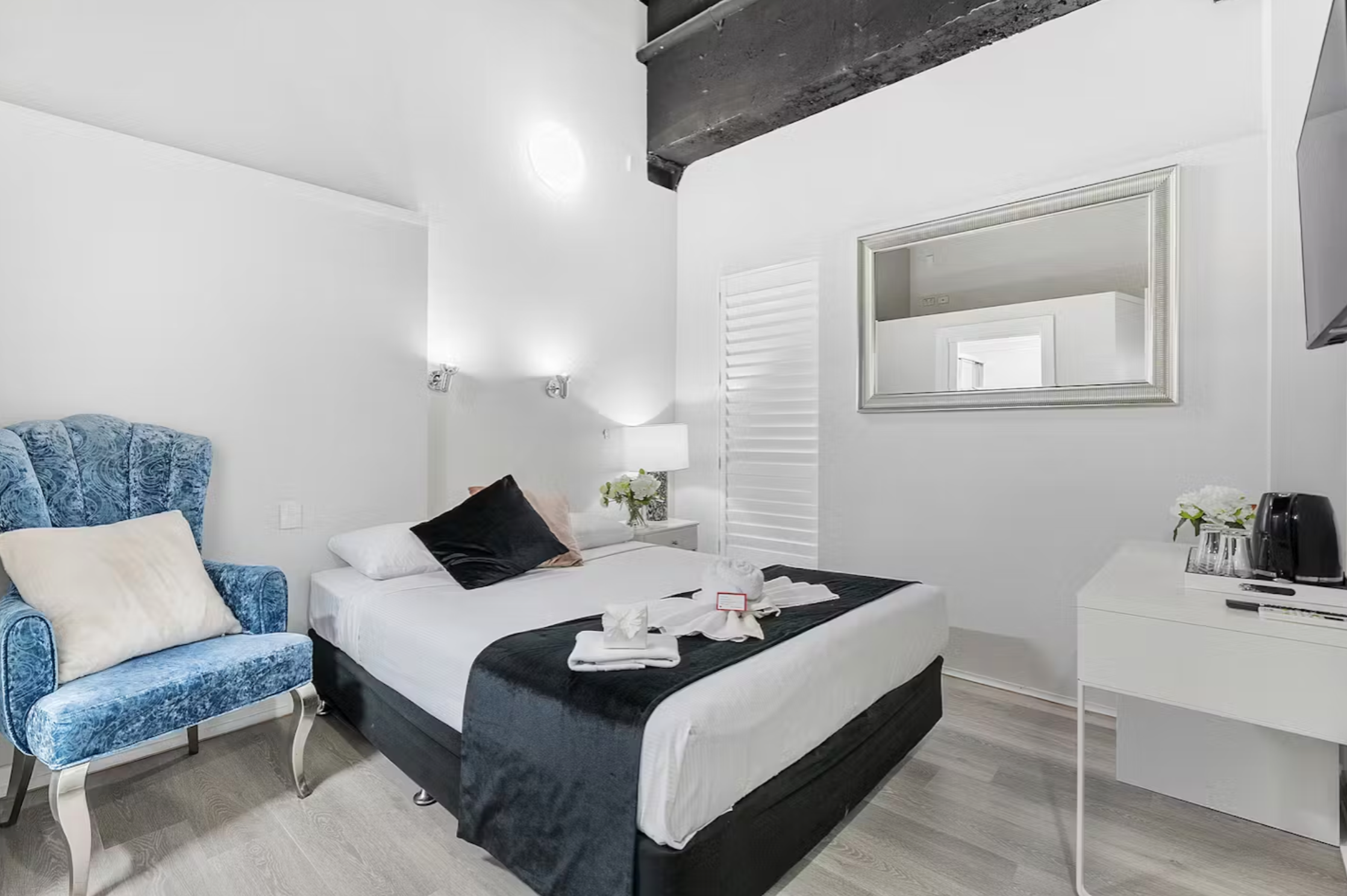 DELUXE, DOUBLE BED