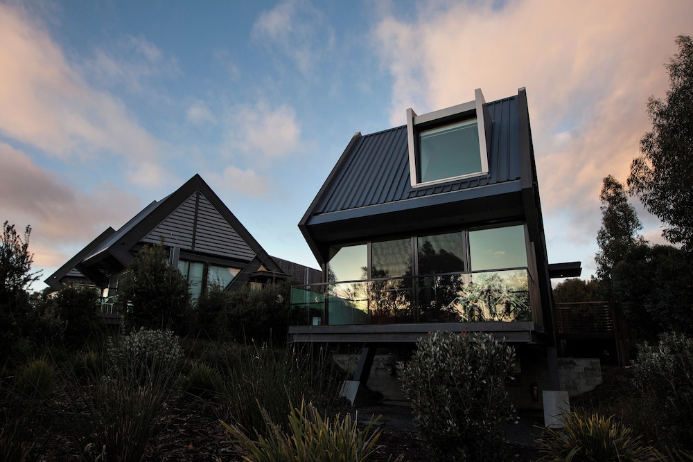 Mona Pavilions 6/50