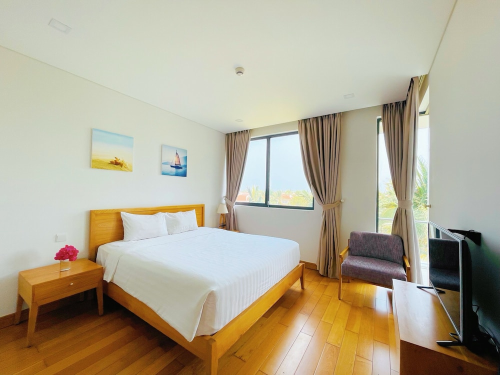 2 Bedrooms, Family, Apartment, King and Queen Bed, Pool Side, Kitchen، The Ocean Suites 3/7
