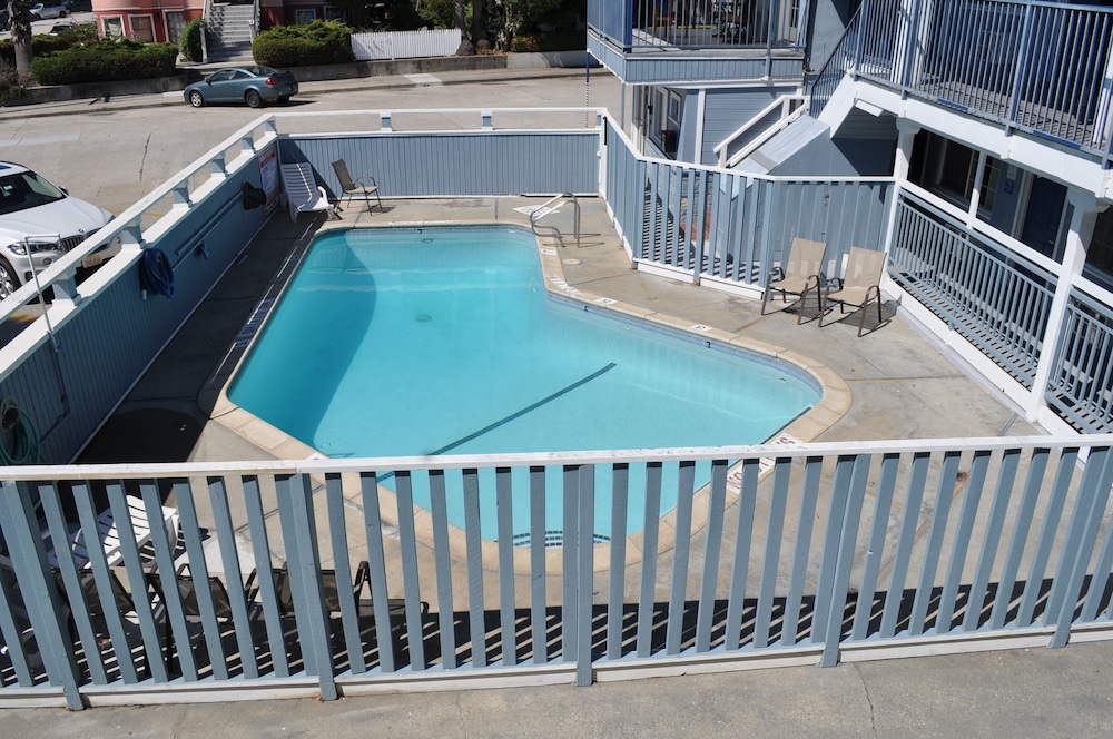 Salt Air Lodge 2/50