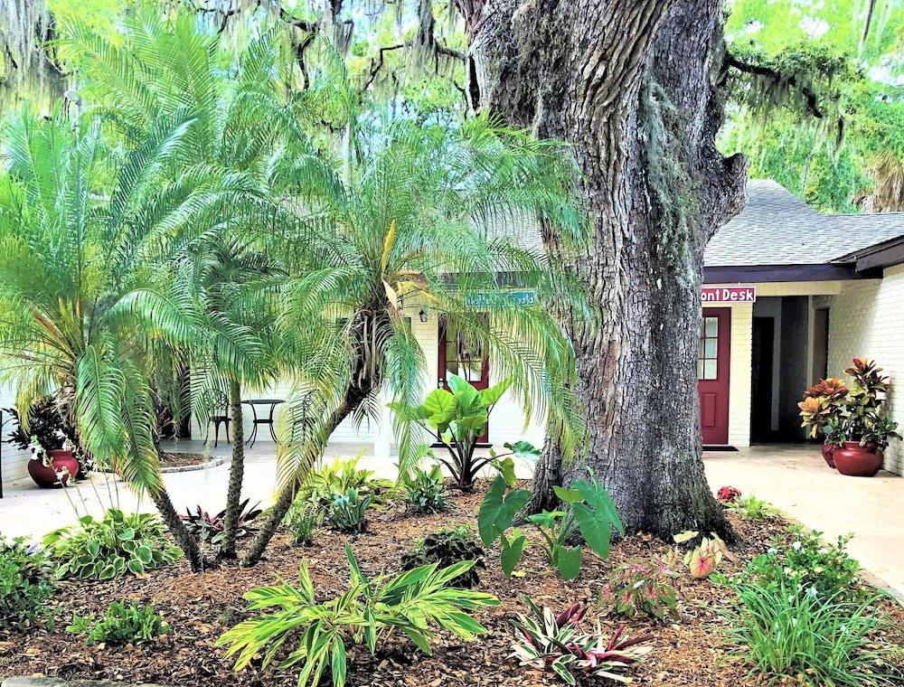 Retreat at Crystal Manatee 1/65