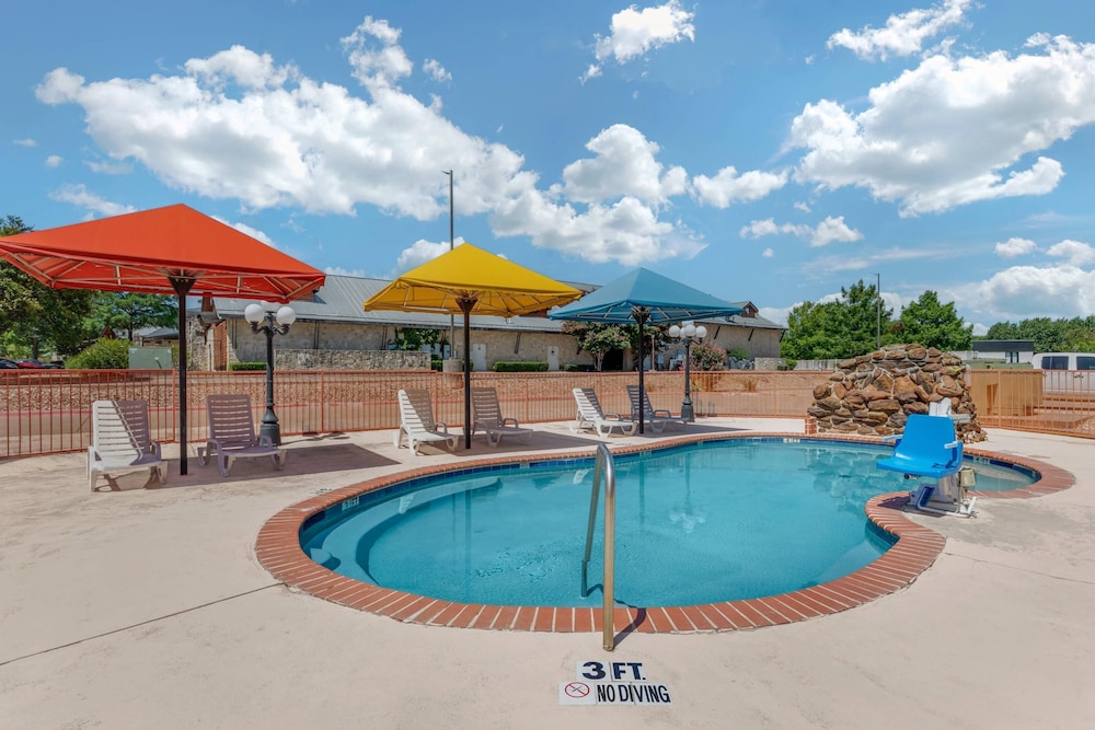 Sleep Inn Cedar Hill, TX 45/51