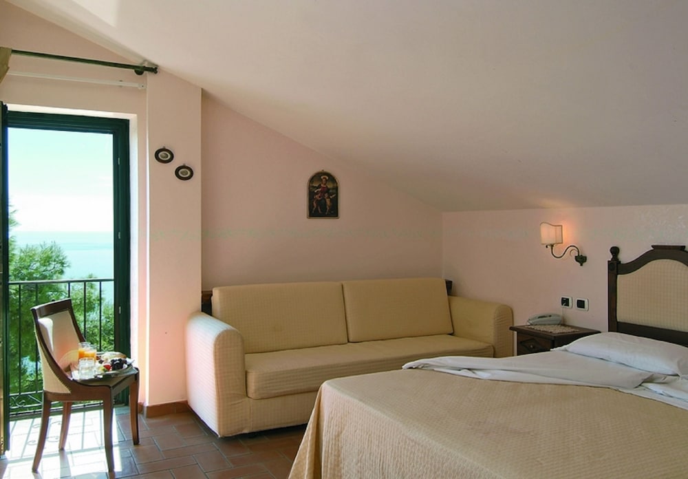 HOTEL VILLA DELLE MERAVIGLIE 27/67