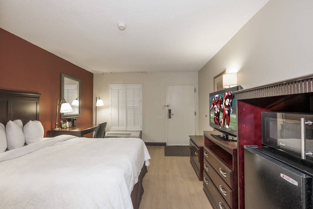 Red Roof Inn Tupelo 8/44