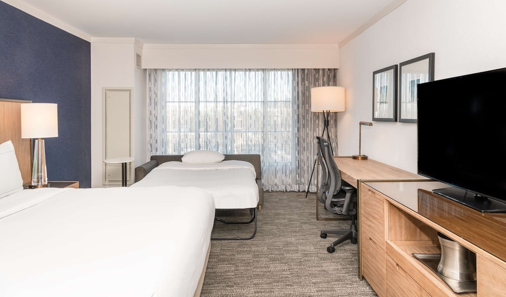 Hilton Columbus Polaris 18/85