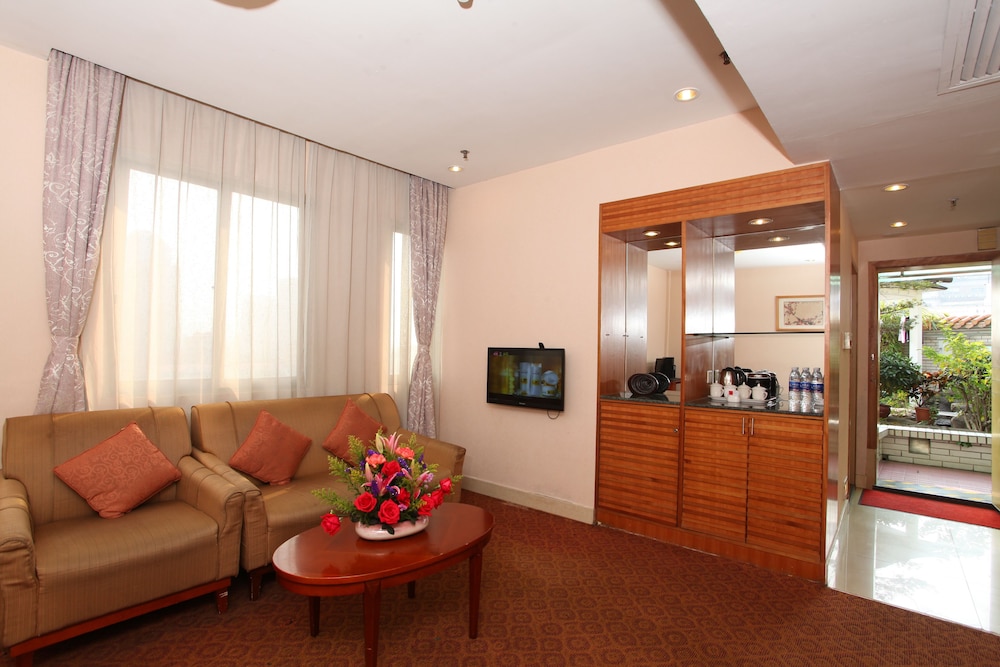 Xinhua Hotel 47/63