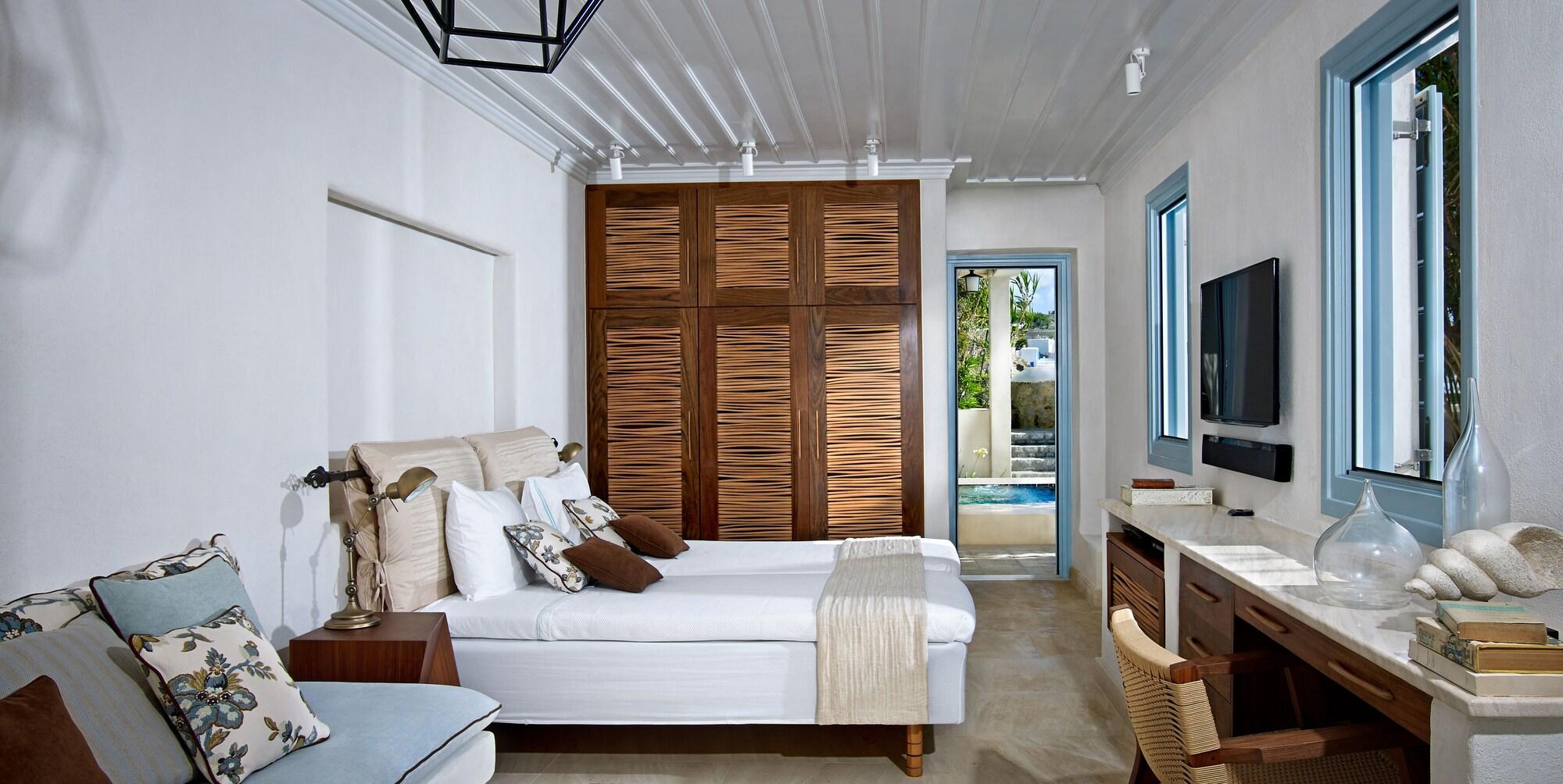 Suite, Water Front, Jetted Tub, Main Building