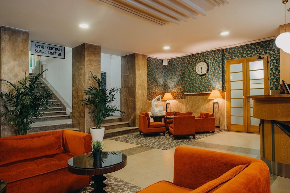 Metropolitan Old Town Hotel 44/63