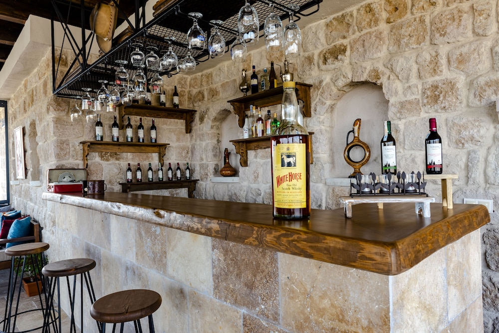 Megaron Cave Hotel 3/46