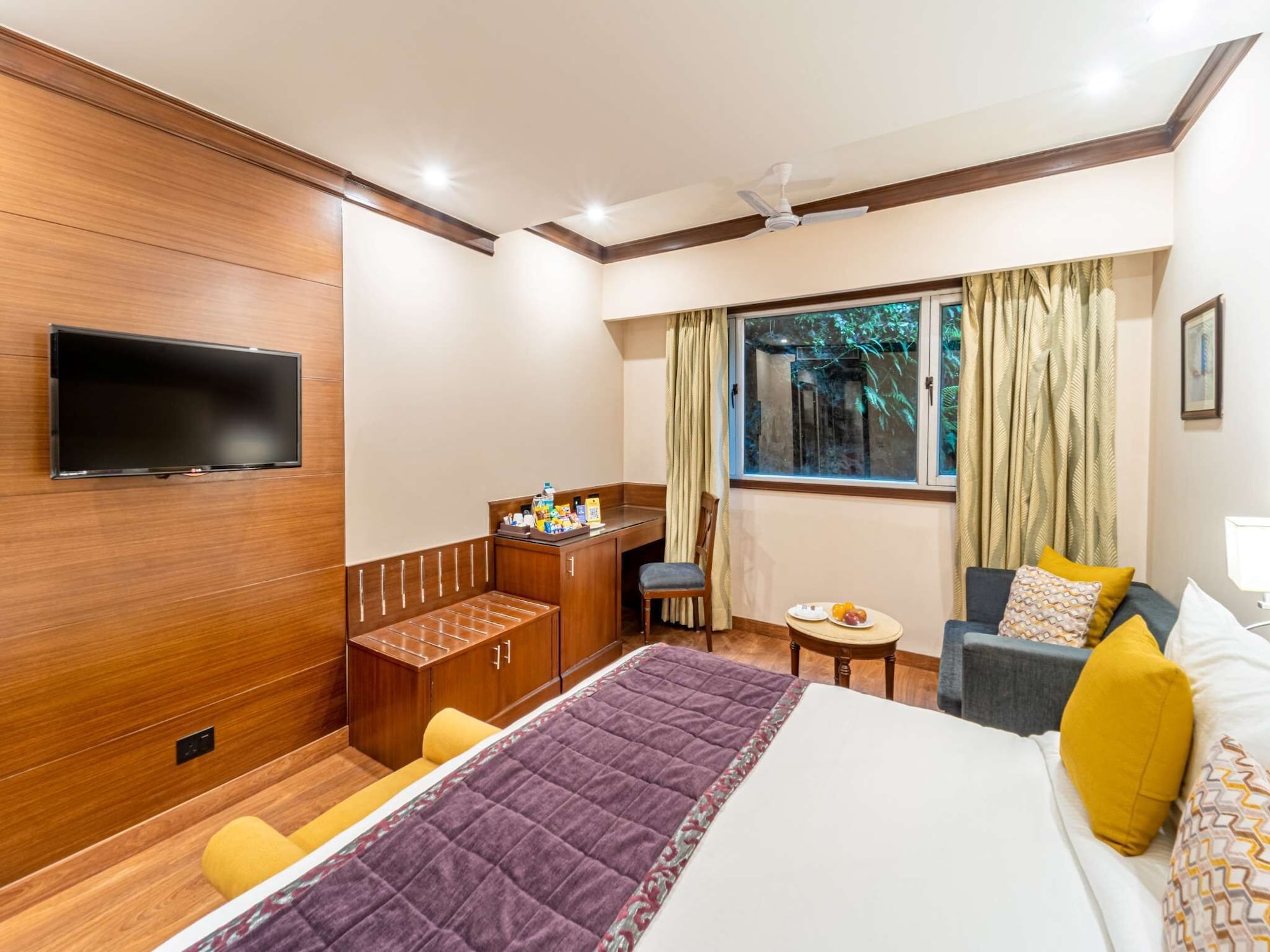 غرفة ديلوكس بسرير كينج، Madhuban Sarovar Portico Mussoorie 3/3