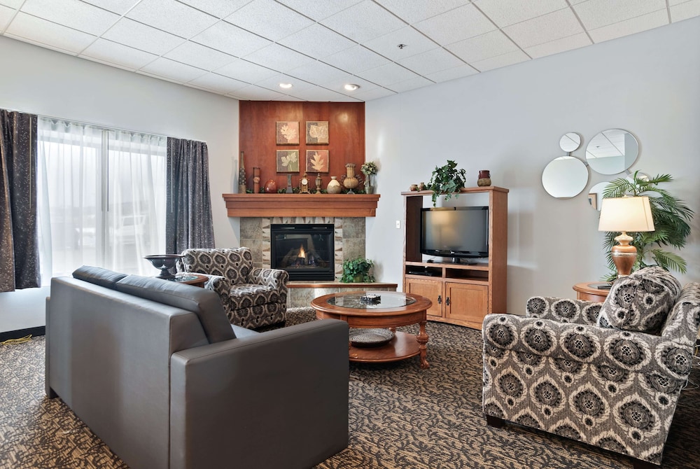 Elevation Inn & Suites, Trademark Collection by Wyndham 21/27