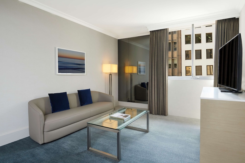 Parmelia Hilton 36/65
