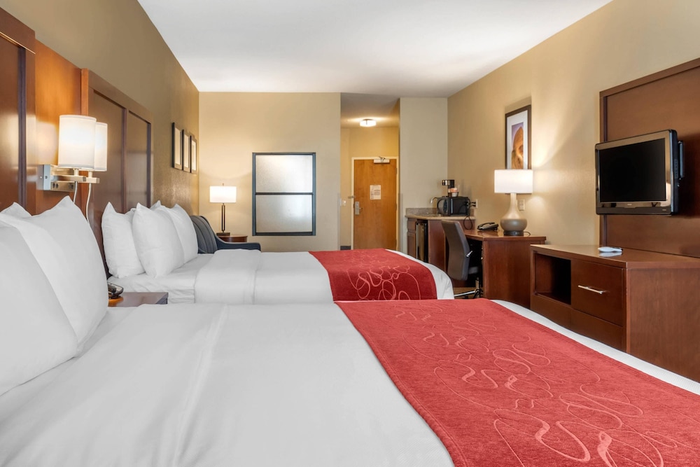 Suite, 2 Queen Beds, Sofa