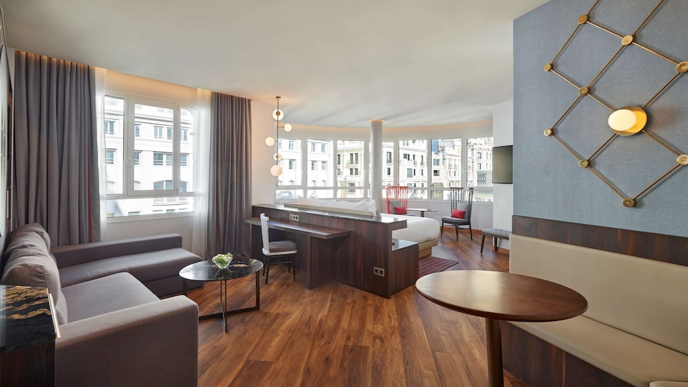 Hyatt Centric Gran Via Madrid 54/72