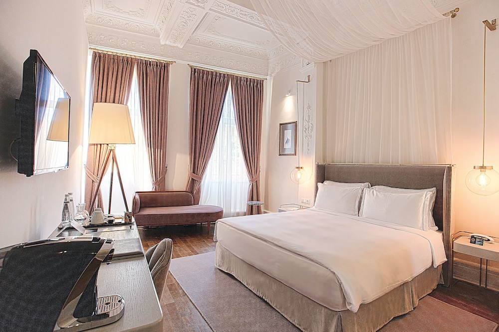 Mr. Cas Hotels 16/67
