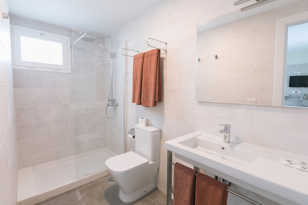 Celeste Apartments 18/55
